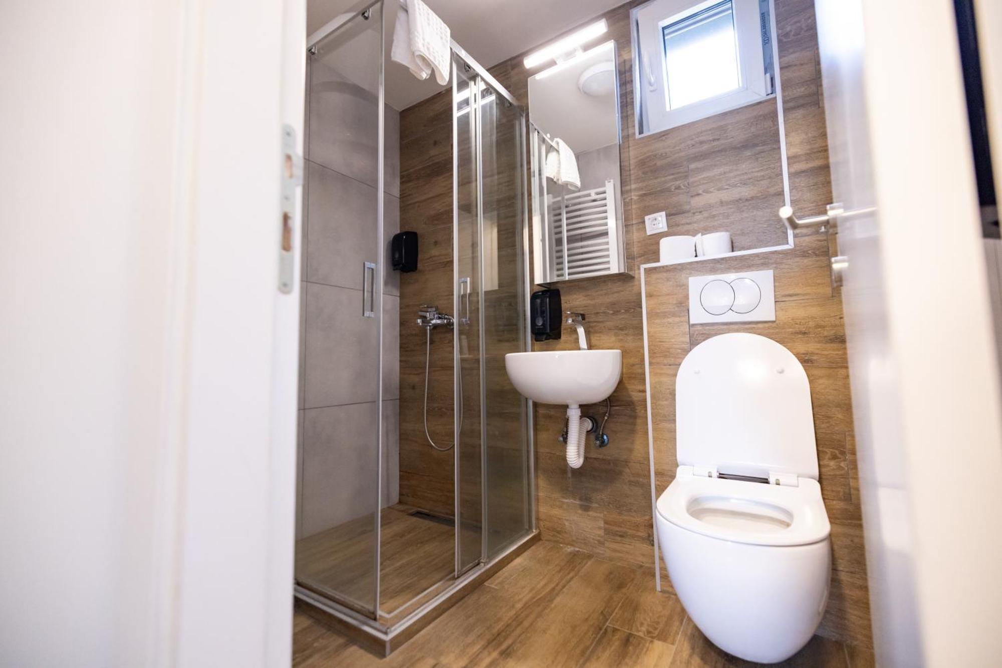 Promo Evergreen Apartment